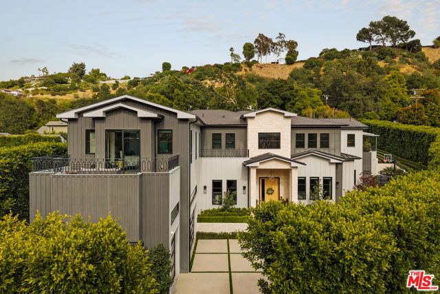 15321 Kingswood Lane, Sherman Oaks, CA 91403