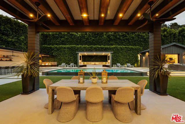 15321 Kingswood Lane, Sherman Oaks, CA 91403