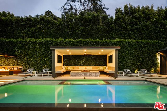 15321 Kingswood Lane, Sherman Oaks, CA 91403