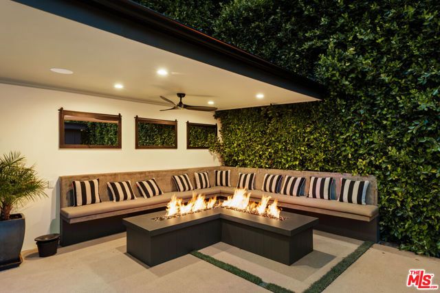 15321 Kingswood Lane, Sherman Oaks, CA 91403