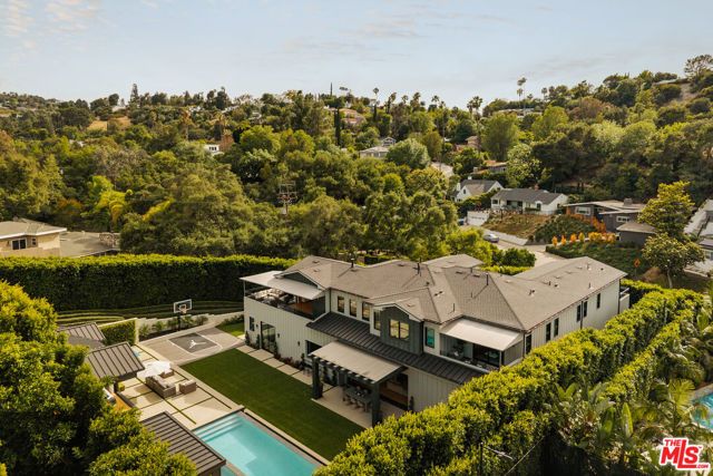 15321 Kingswood Lane, Sherman Oaks, CA 91403