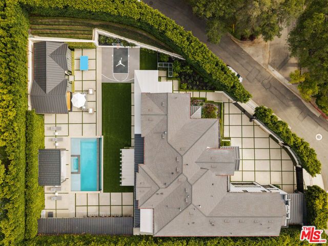 15321 Kingswood Lane, Sherman Oaks, CA 91403