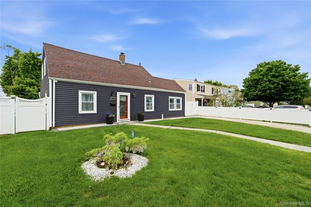 50 Ridge Lane, Levittown, NY 11756