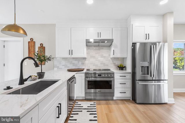 2016 WOODSIDE LN, Broomall, PA 19008