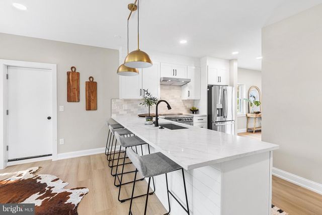 2016 WOODSIDE LN, Broomall, PA 19008