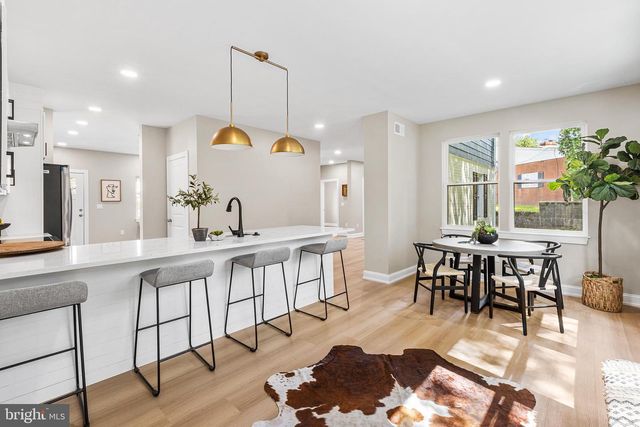 2016 WOODSIDE LN, Broomall, PA 19008