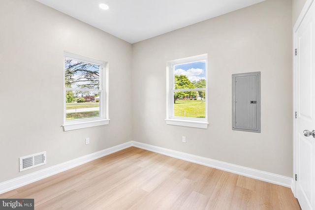 2016 WOODSIDE LN, Broomall, PA 19008