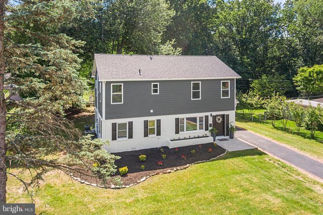 2016 WOODSIDE LN, Broomall, PA 19008
