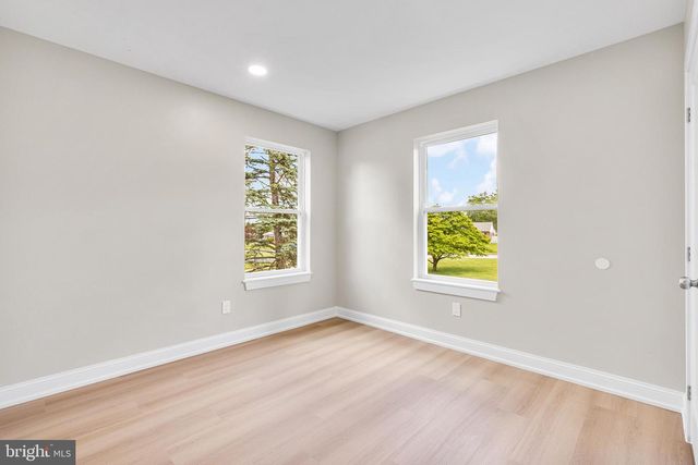 2016 WOODSIDE LN, Broomall, PA 19008