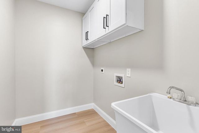 2016 WOODSIDE LN, Broomall, PA 19008