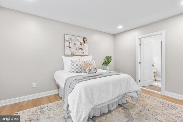 2016 WOODSIDE LN, Broomall, PA 19008