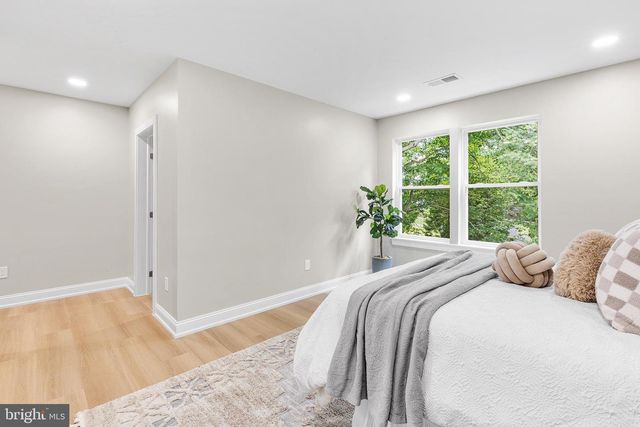 2016 WOODSIDE LN, Broomall, PA 19008