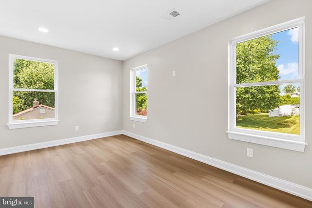 2016 WOODSIDE LN, Broomall, PA 19008