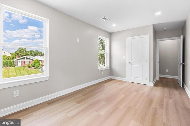2016 WOODSIDE LN, Broomall, PA 19008