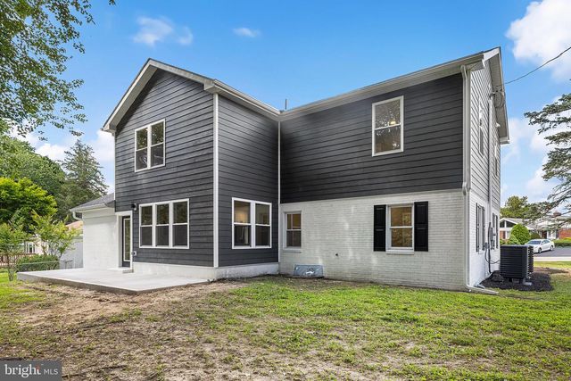 2016 WOODSIDE LN, Broomall, PA 19008