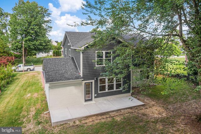 2016 WOODSIDE LN, Broomall, PA 19008