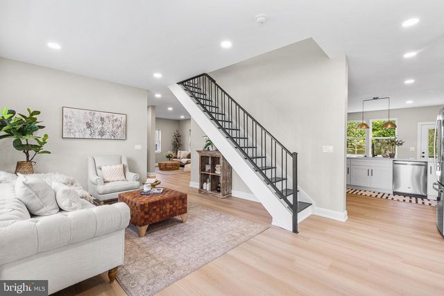 2016 WOODSIDE LN, Broomall, PA 19008