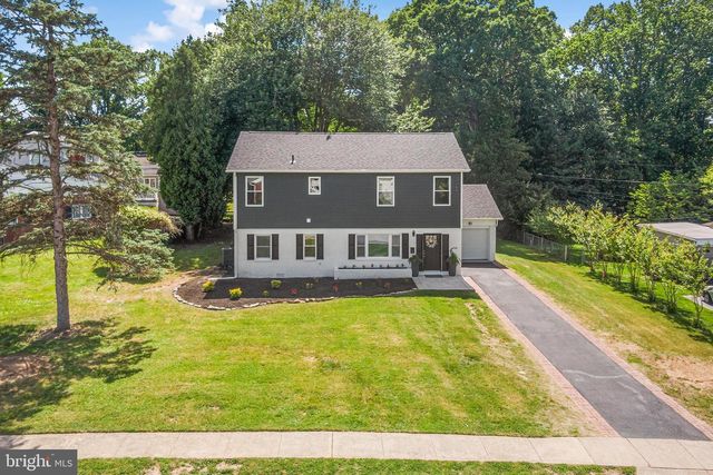 2016 WOODSIDE LN, Broomall, PA 19008