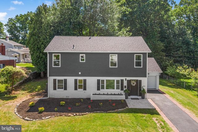 2016 WOODSIDE LN, Broomall, PA 19008