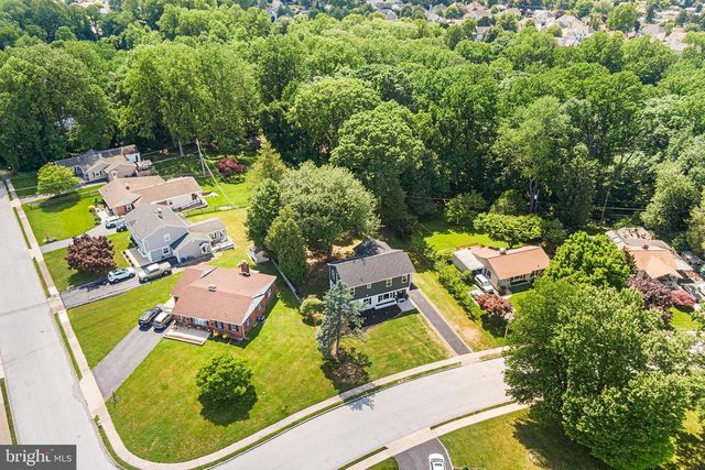 2016 WOODSIDE LN, Broomall, PA 19008