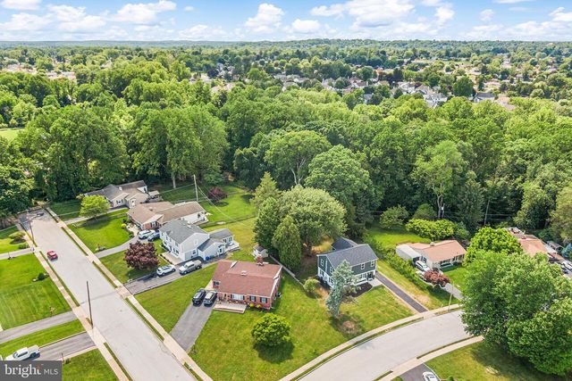 2016 WOODSIDE LN, Broomall, PA 19008
