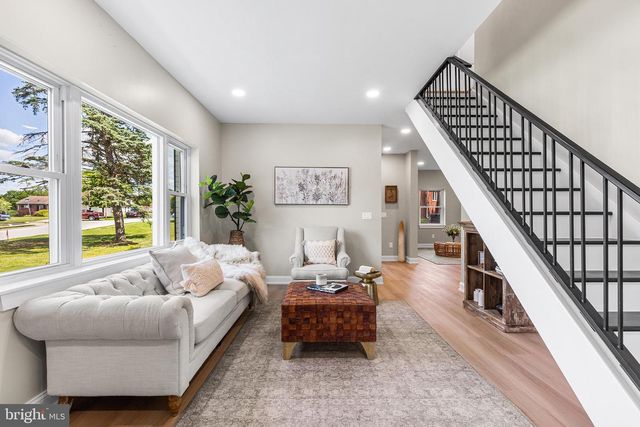 2016 WOODSIDE LN, Broomall, PA 19008