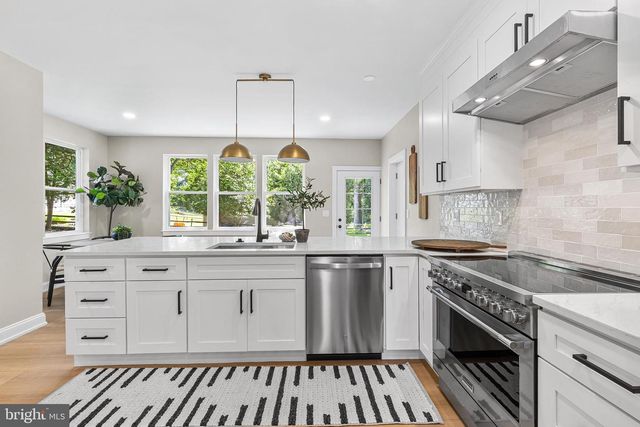 2016 WOODSIDE LN, Broomall, PA 19008