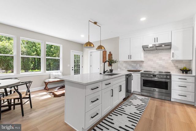 2016 WOODSIDE LN, Broomall, PA 19008