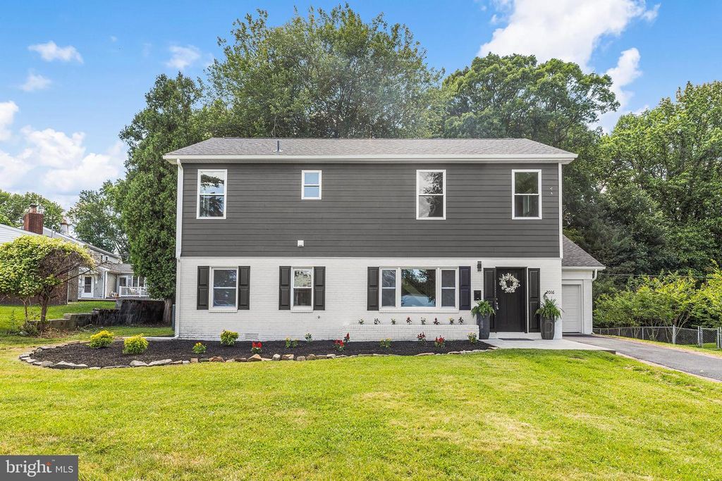 2016 WOODSIDE LN, Broomall, PA 19008