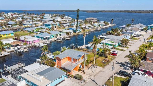 2596 Bayshore DR, Matlacha, FL 33993