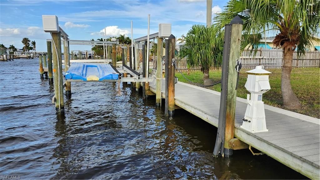 2596 Bayshore DR, Matlacha, FL 33993