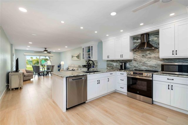 4860 GULF OF MEXICO DRIVE Villa 13, Longboat Key, FL 34228