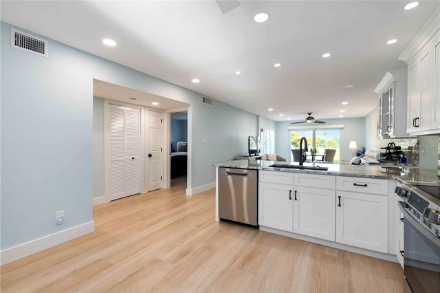 4860 GULF OF MEXICO DRIVE Villa 13, Longboat Key, FL 34228