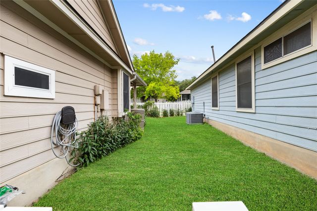 317 Strawn, Kyle, TX 78640