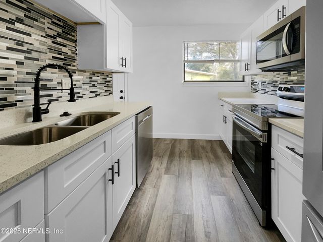 6828 TINKERBELL Lane, Jacksonville, FL 32210