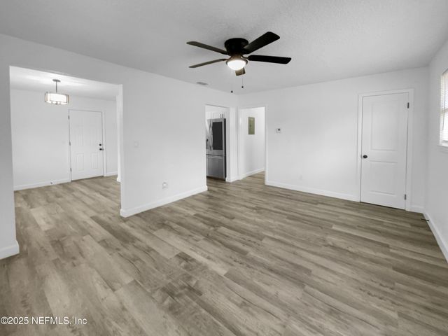 6828 TINKERBELL Lane, Jacksonville, FL 32210