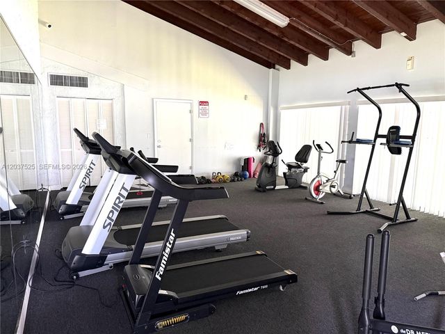 9440 Fontainebleau Boulevard 406, Miami, FL 33172