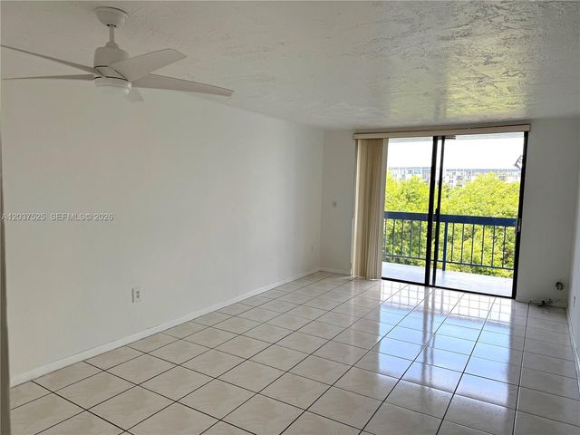 9440 Fontainebleau Boulevard 406, Miami, FL 33172