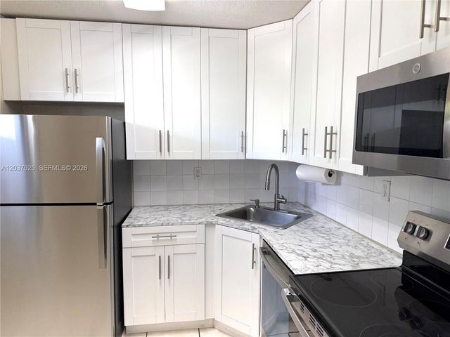 9440 Fontainebleau Boulevard 406, Miami, FL 33172