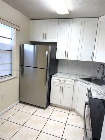 9440 Fontainebleau Boulevard 406, Miami, FL 33172