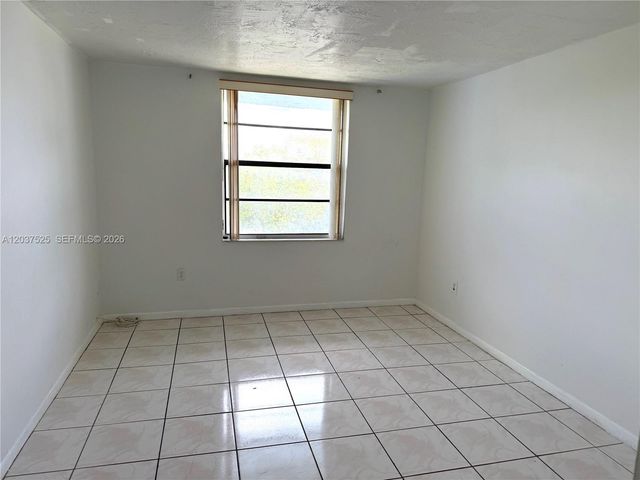 9440 Fontainebleau Boulevard 406, Miami, FL 33172