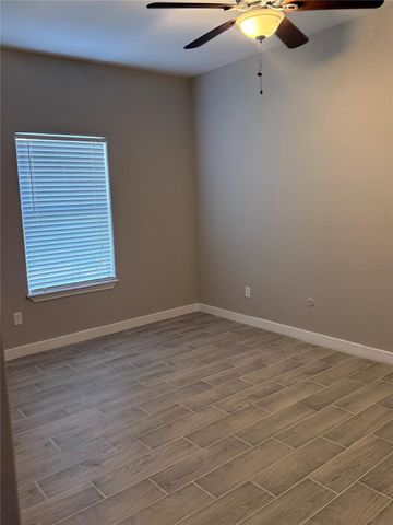 706 Bering Drive 103, Houston, TX 77057