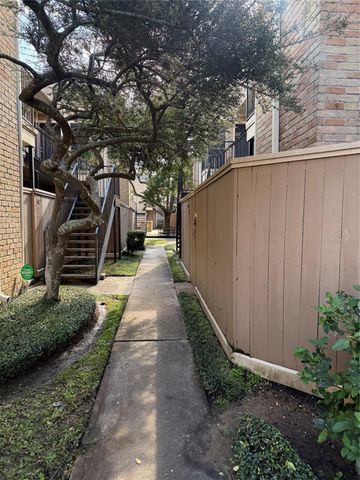 706 Bering Drive 103, Houston, TX 77057