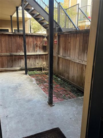 706 Bering Drive 103, Houston, TX 77057