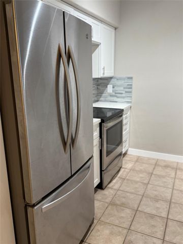 706 Bering Drive 103, Houston, TX 77057