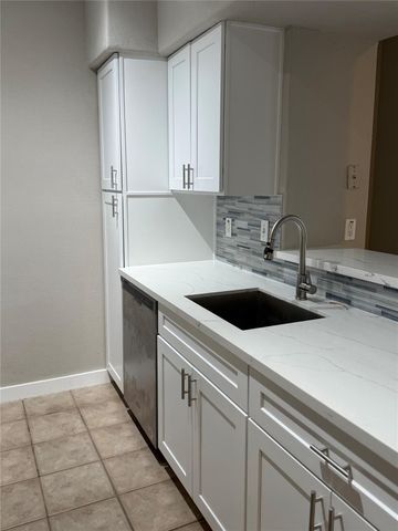 706 Bering Drive 103, Houston, TX 77057