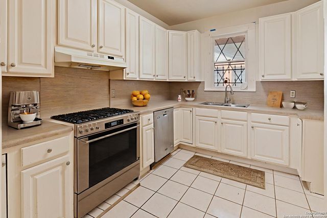 439 E French Pl, San Antonio, TX 78212