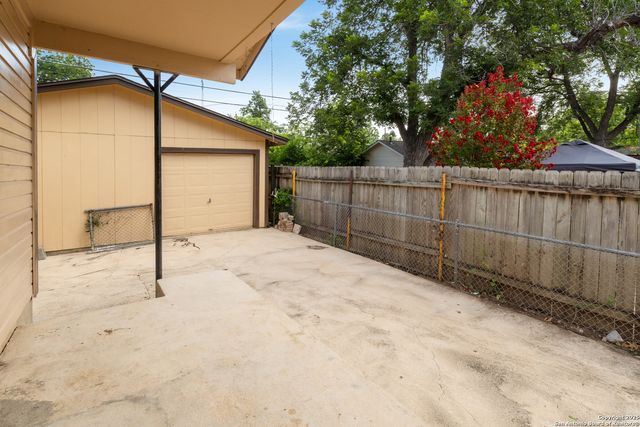 439 E French Pl, San Antonio, TX 78212