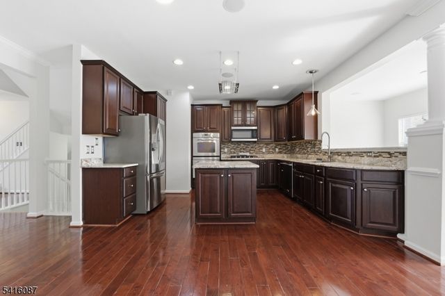 27 Pate Dr, Middletown Twp., NJ 07748