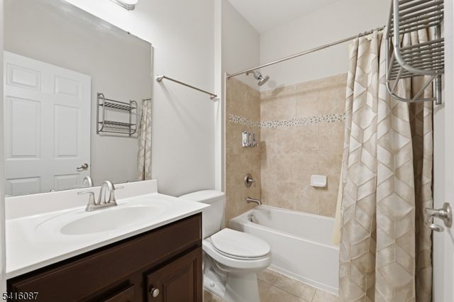 27 Pate Dr, Middletown Twp., NJ 07748